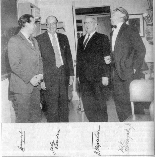 Слева направо: Ж.И.Алфёров, Джон Бардин, В.М.Тучкевич, Ник Холоньяк (Иллинойсский университет, Урбана, 1974 г.)