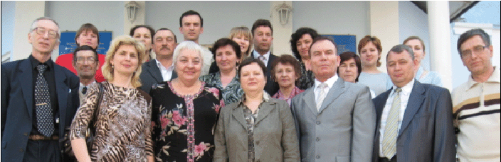 Светлана Анатольевна Тихомирова</em> (в центре) с учителями физики - слушателями курсов Башкирского РИРО